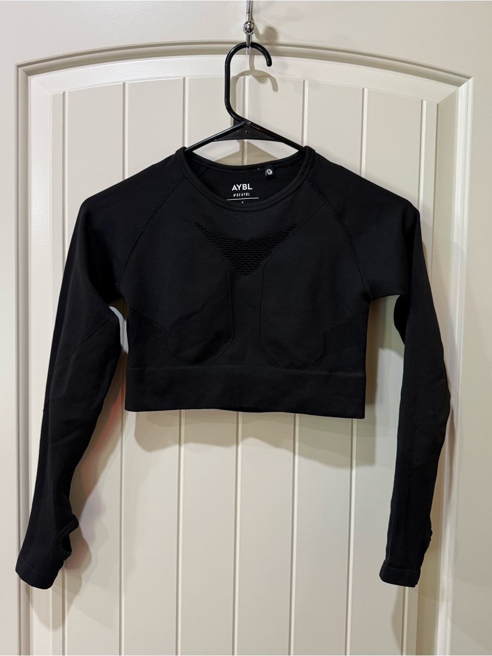 AYBL Black Seamless Long-Sleeve Cropped Workout Top